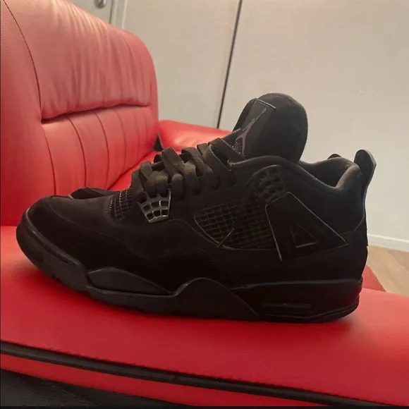 Black cat 4s
